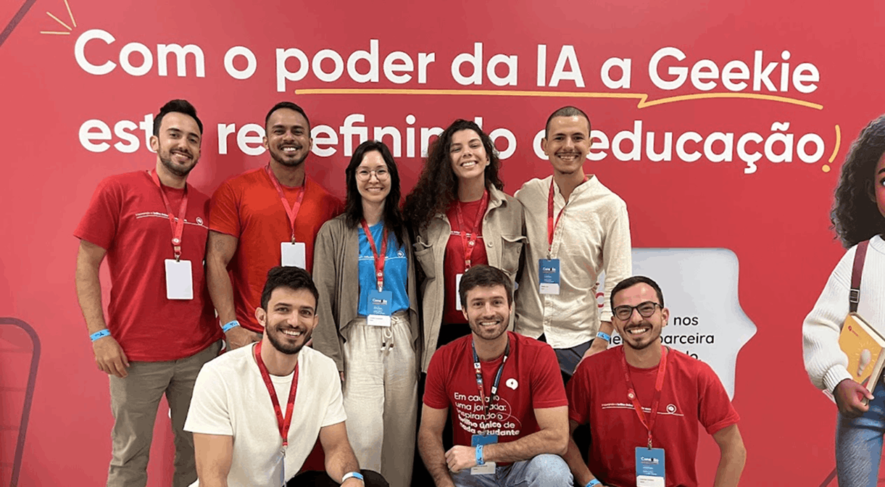 Parte do time de Produto Geekie em evento para mantenedores escolares com IA em foco em 2024