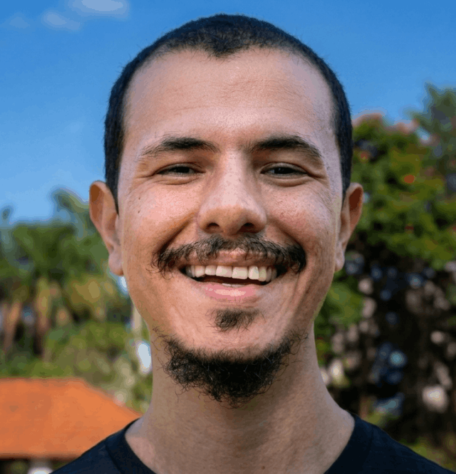 Cássio Prates sorrindo